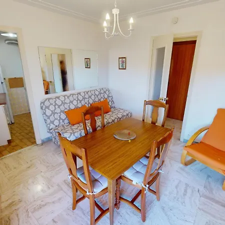 Climatise Avec Balcon, Centre - Fr-1-196-345 Menton