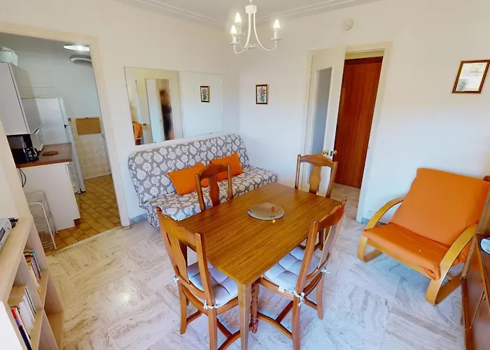 Climatise Avec Balcon, Centre - Fr-1-196-345 مينتون